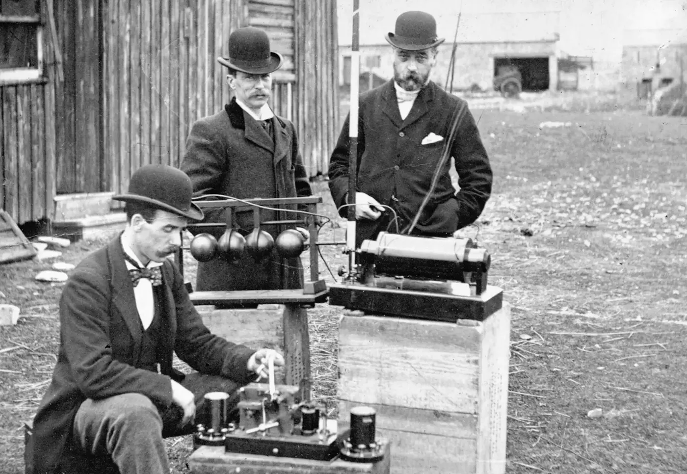 Post Office engineers with wireless equipment on Flat Holm, May 1897